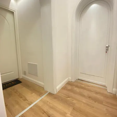 Casa de hóspedes Raisi & 4*
