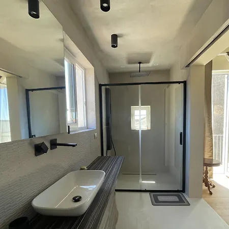 Raisi & Casa de hóspedes 4*
